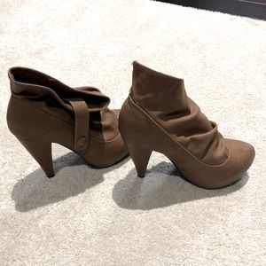 Women’s ankle boots - New